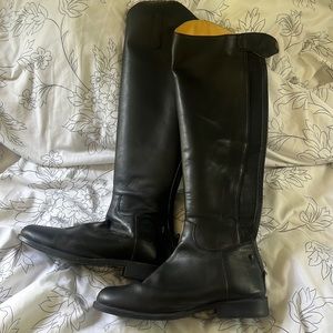 Let’s ride tall boots! U.S size 8, Black whiteout laces